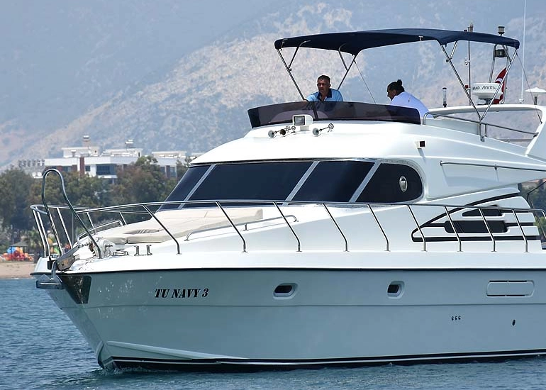 2 часа на борту VIP-яхты — стиль, комфорт и море впечатлений